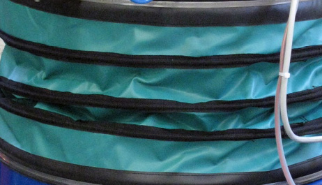 Rampa flexível em Neoprene coberta por Hypalon® tornam os foles à prova de intempéries, altamente resistente à abrasão e à temperatura e duradouros